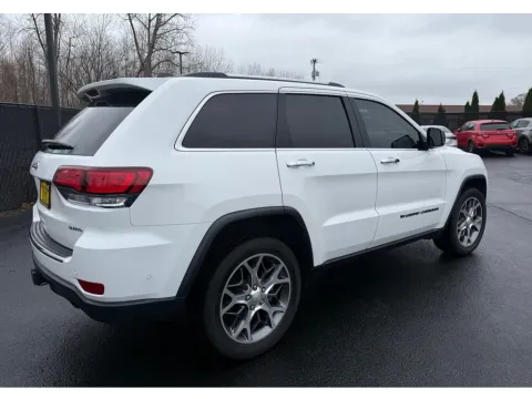More photos of 2022 JEEP GRAND CHEROKEE LIMITED at NWI Auto Finance Schererville, IN
