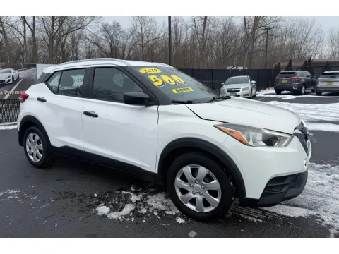 White 2019 NISSAN KICKS for sale in Schererville, IN