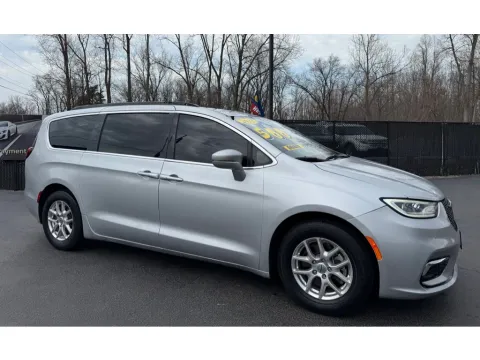 Silver 2022 CHRYSLER PACIFICA TOURING L for sale in Schererville, IN