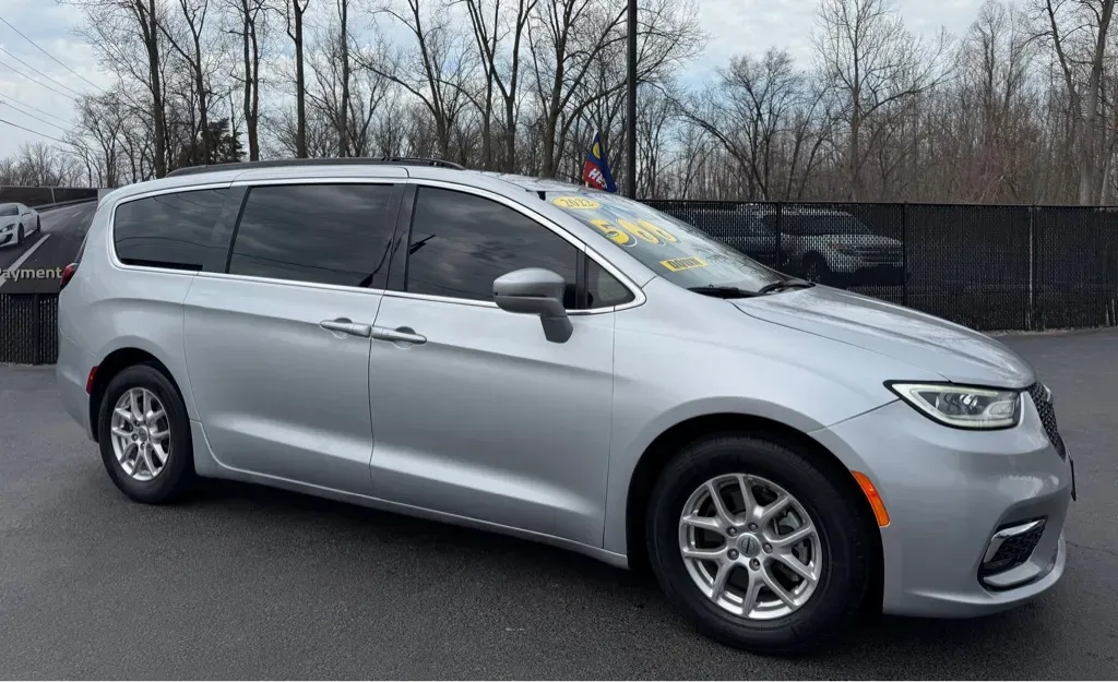 Silver 2022 CHRYSLER PACIFICA TOURING L for sale in Schererville, IN