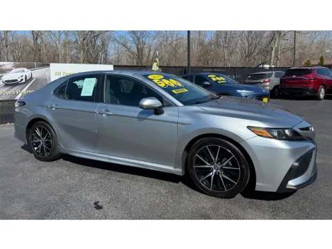 Silver 2023 TOYOTA CAMRY SE for sale in Schererville, IN