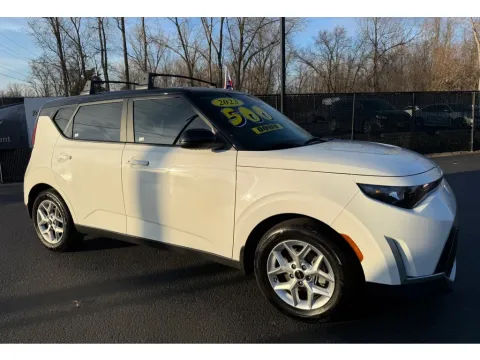 White 2023 KIA SOUL S for sale in Schererville, IN