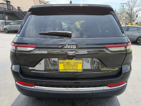 More photos of 2023 JEEP GRAND CHEROKEE LIMITED at NWI Auto Finance Schererville, IN