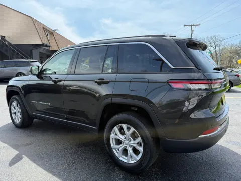 More photos of 2023 JEEP GRAND CHEROKEE LIMITED at NWI Auto Finance Schererville, IN