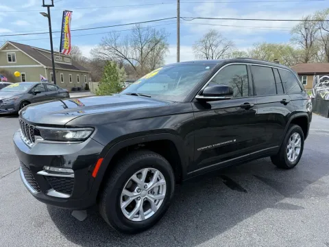 Another view of 2023 JEEP GRAND CHEROKEE LIMITED for sale in Schererville, IN at NWI Auto Finance Schererville
