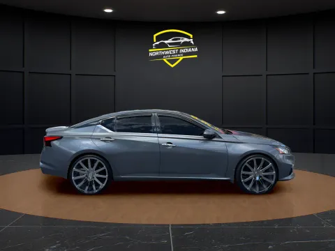 More photos of 2022 NISSAN ALTIMA 2.5 SL at NWI Auto Finance Schererville, IN