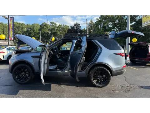Another view of 2019 LAND ROVER DISCOVERY HSE for sale in Schererville, IN at NWI Auto Finance Schererville