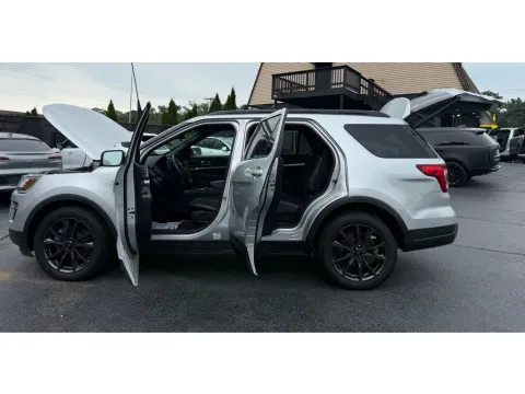 Another view of 2019 FORD EXPLORER XLT for sale in Schererville, IN at NWI Auto Finance Schererville
