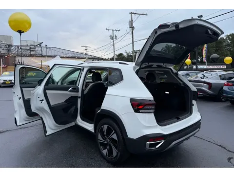 More photos of 2025 VOLKSWAGEN TAOS SE 4MOTION at NWI Auto Finance Schererville, IN