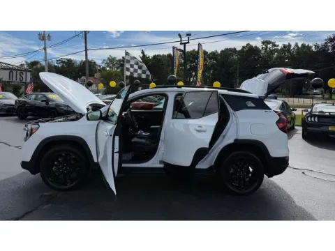 Another view of 2022 GMC TERRAIN SLT for sale in Schererville, IN at NWI Auto Finance Schererville