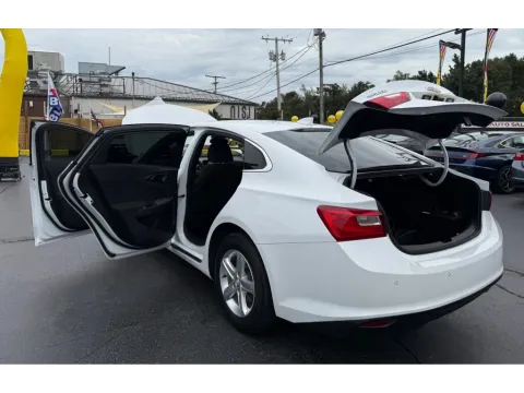 More photos of 2024 CHEVROLET MALIBU LT at NWI Auto Finance Schererville, IN