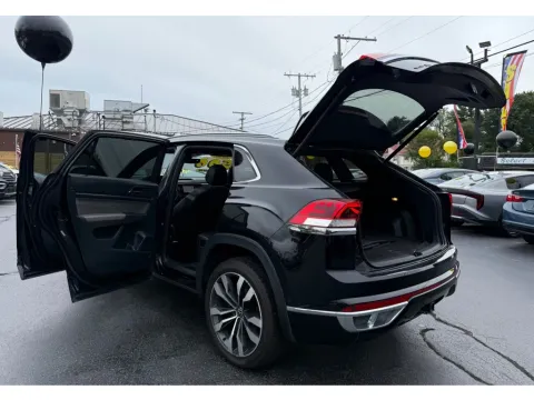 More photos of 2021 VOLKSWAGEN ATLAS CROSS SPO V6 SEL PREMIUM R-LINE 4MOTION at NWI Auto Finance Schererville, IN