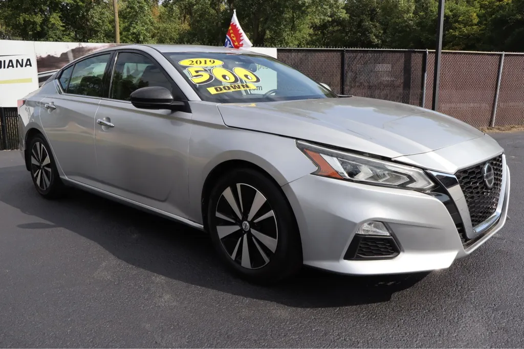 Silver 2019 NISSAN ALTIMA SV for sale in Schererville, IN