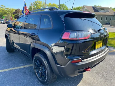 More photos of 2019 Jeep Cherokee Trailhawk at NWI Auto Finance Schererville, IN