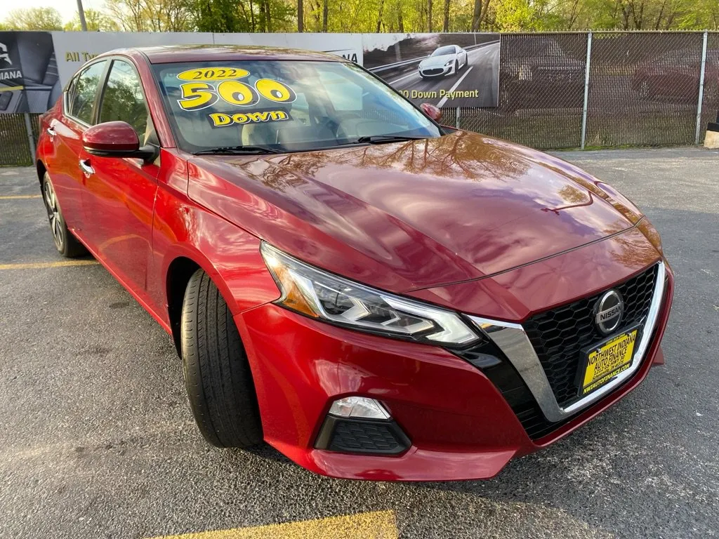 Red 2022 Nissan Altima 2.5 SV for sale in Schererville, IN