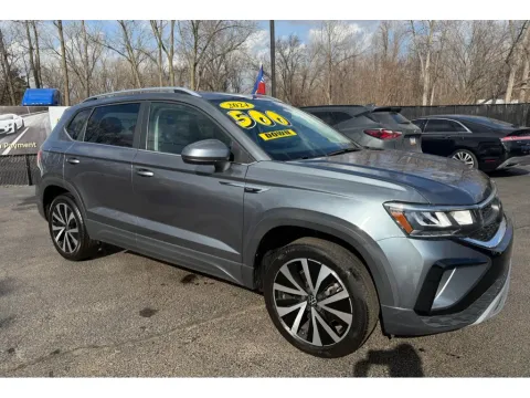 Gray 2024 VOLKSWAGEN TAOS SE for sale in Schererville, IN