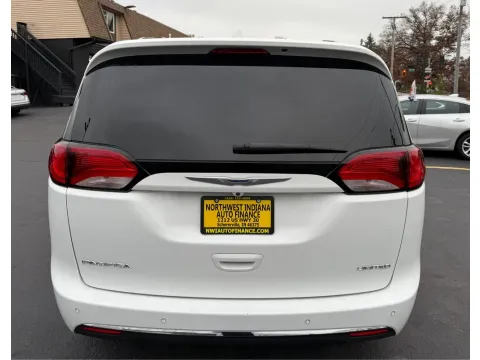 More photos of 2020 CHRYSLER PACIFICA LIMITED at NWI Auto Finance Schererville, IN