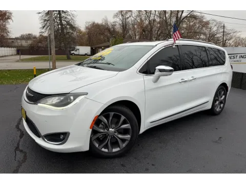 Another view of 2020 CHRYSLER PACIFICA LIMITED for sale in Schererville, IN at NWI Auto Finance Schererville