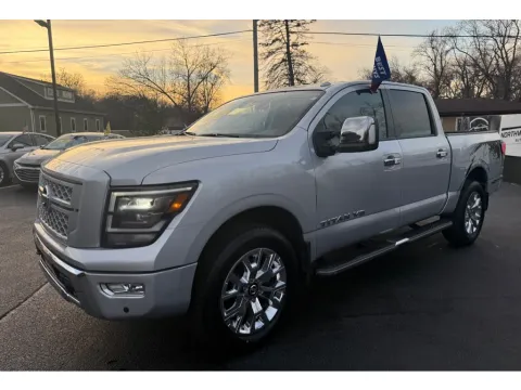 Another view of 2020 NISSAN TITAN SL for sale in Schererville, IN at NWI Auto Finance Schererville