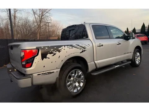 More photos of 2020 NISSAN TITAN SL at NWI Auto Finance Schererville, IN