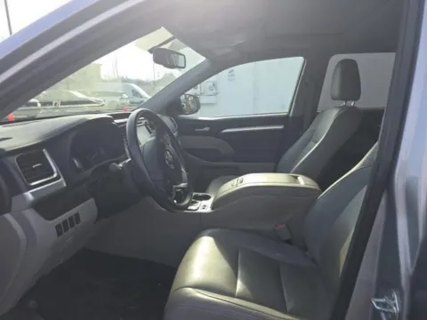 More photos of 2014 Toyota Highlander XLE V6 at Hi Lo Auto Sales - Cockeysville, MD