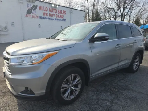 Silver 2014 Toyota Highlander XLE V6 for sale in Cockeysville, MD