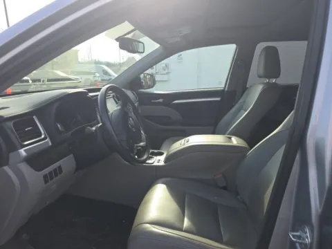 More photos of 2014 Toyota Highlander XLE V6 at Hi Lo Auto Sales - Cockeysville, MD