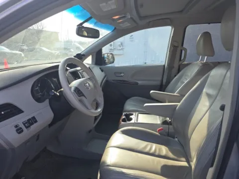 More photos of 2014 Toyota Sienna XLE at Hi Lo Auto Sales - Cockeysville, MD