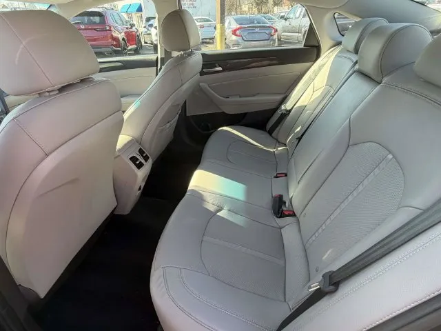 Hyundai Sonata photo 8