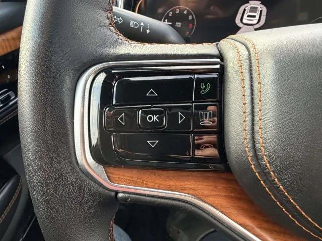 Jeep Grand Wagoneer L photo 16