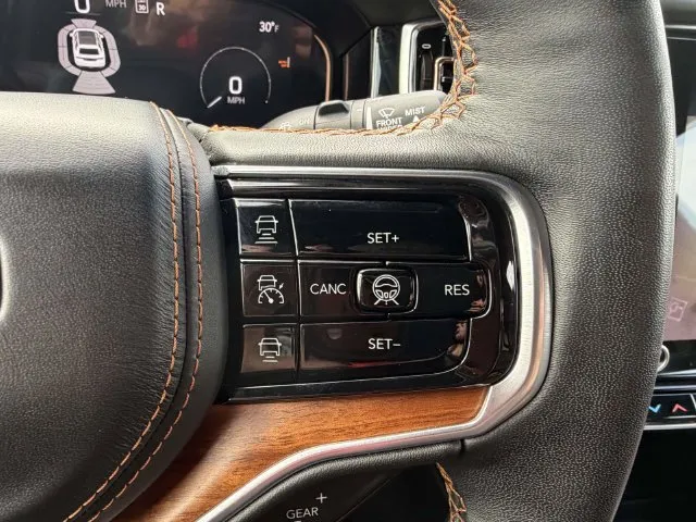 Jeep Grand Wagoneer L photo 17