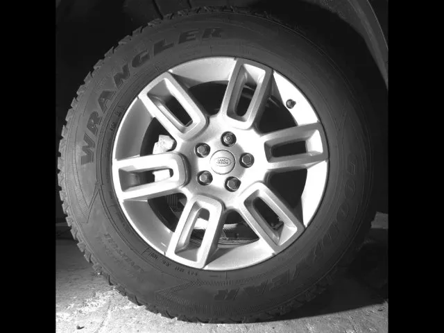 Land Rover Defender photo 11