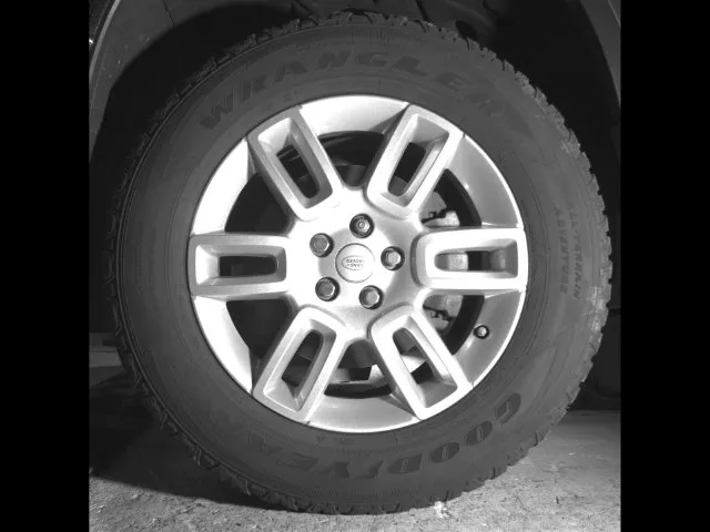 Land Rover Defender photo 10