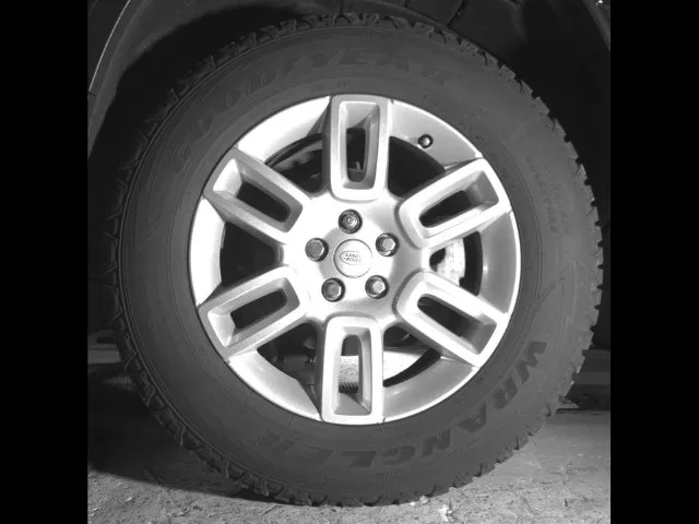 Land Rover Defender photo 12