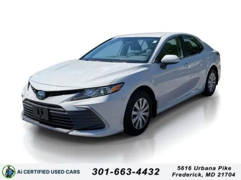 White 2023 Toyota Camry Hybrid LE for sale in Cockeysville, MD