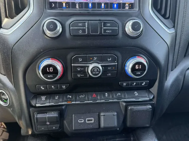 GMC Sierra photo 10