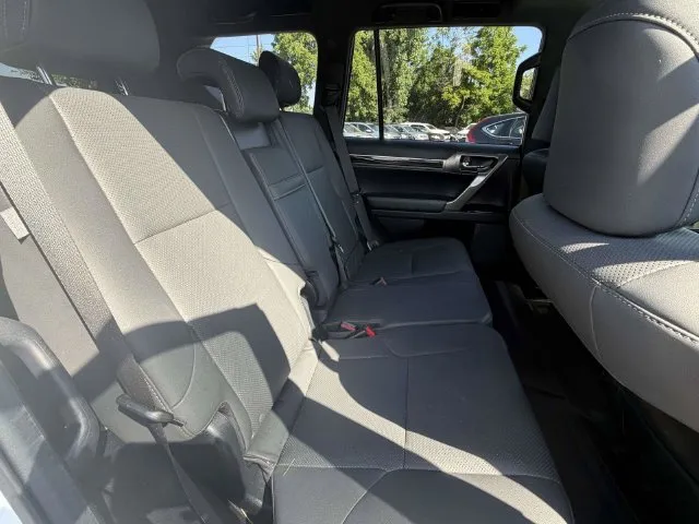 Lexus GX photo 8