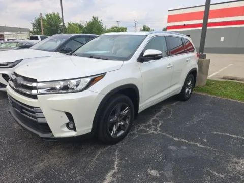 White 2019 Toyota Highlander Limited Platinum for sale in Cockeysville, MD