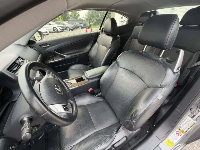 Lexus IS photo 8
