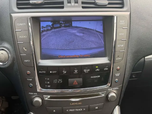 Lexus IS photo 12