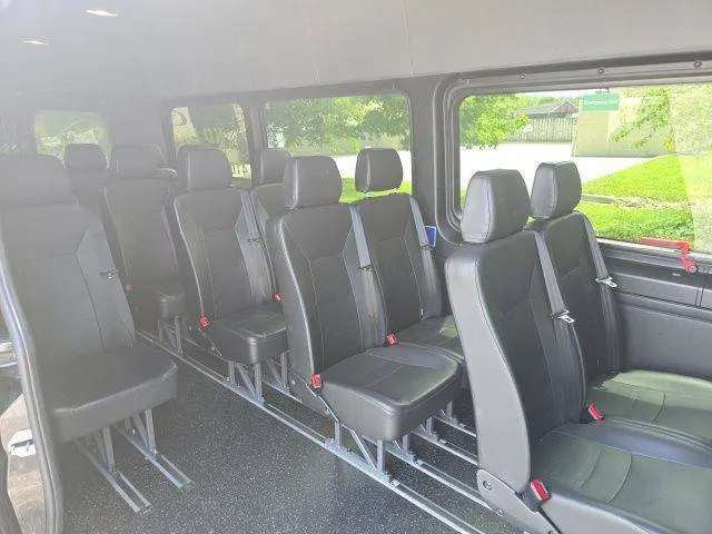 Mercedes-Benz Sprinter photo 3