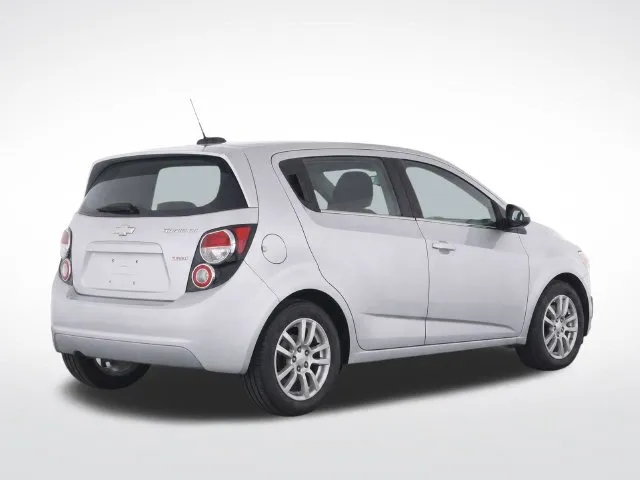 Chevrolet Sonic photo 3
