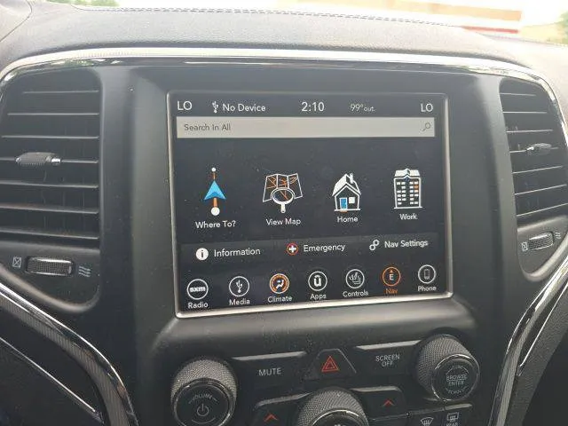 Jeep Grand Cherokee photo 11