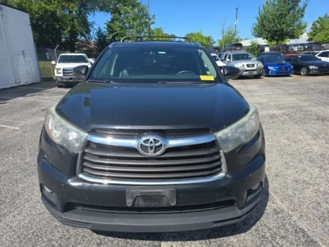 Photos of 2015 Toyota Highlander XLE V6 for sale in Cockeysville, MD at Used Cars of Baltimore