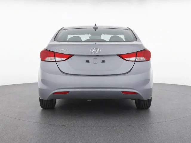 Hyundai Elantra photo 6