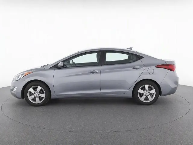 Hyundai Elantra photo 7