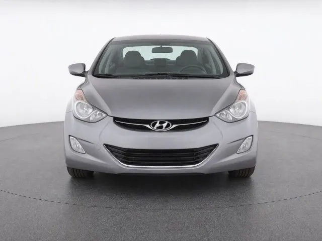 Hyundai Elantra photo 5