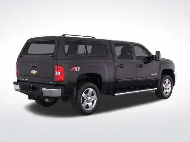 Chevrolet Silverado photo 2