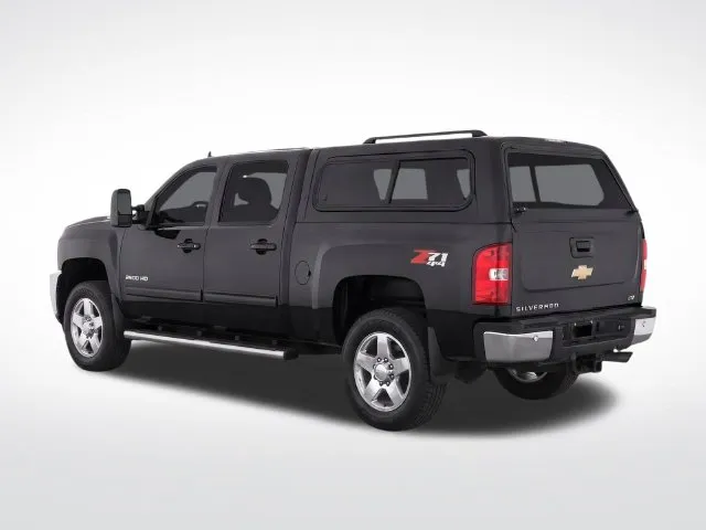 Chevrolet Silverado photo 3
