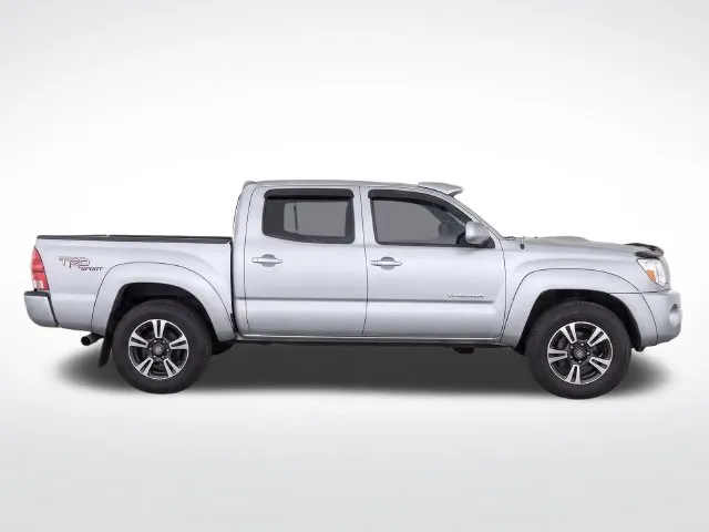 Toyota Tacoma photo 8